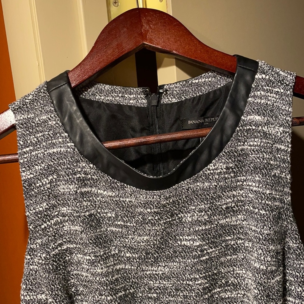 Banana Republic grey tweed dress w/ black collar